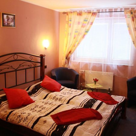 Garni Hotel Anne-Mary Piest'any Exterior photo