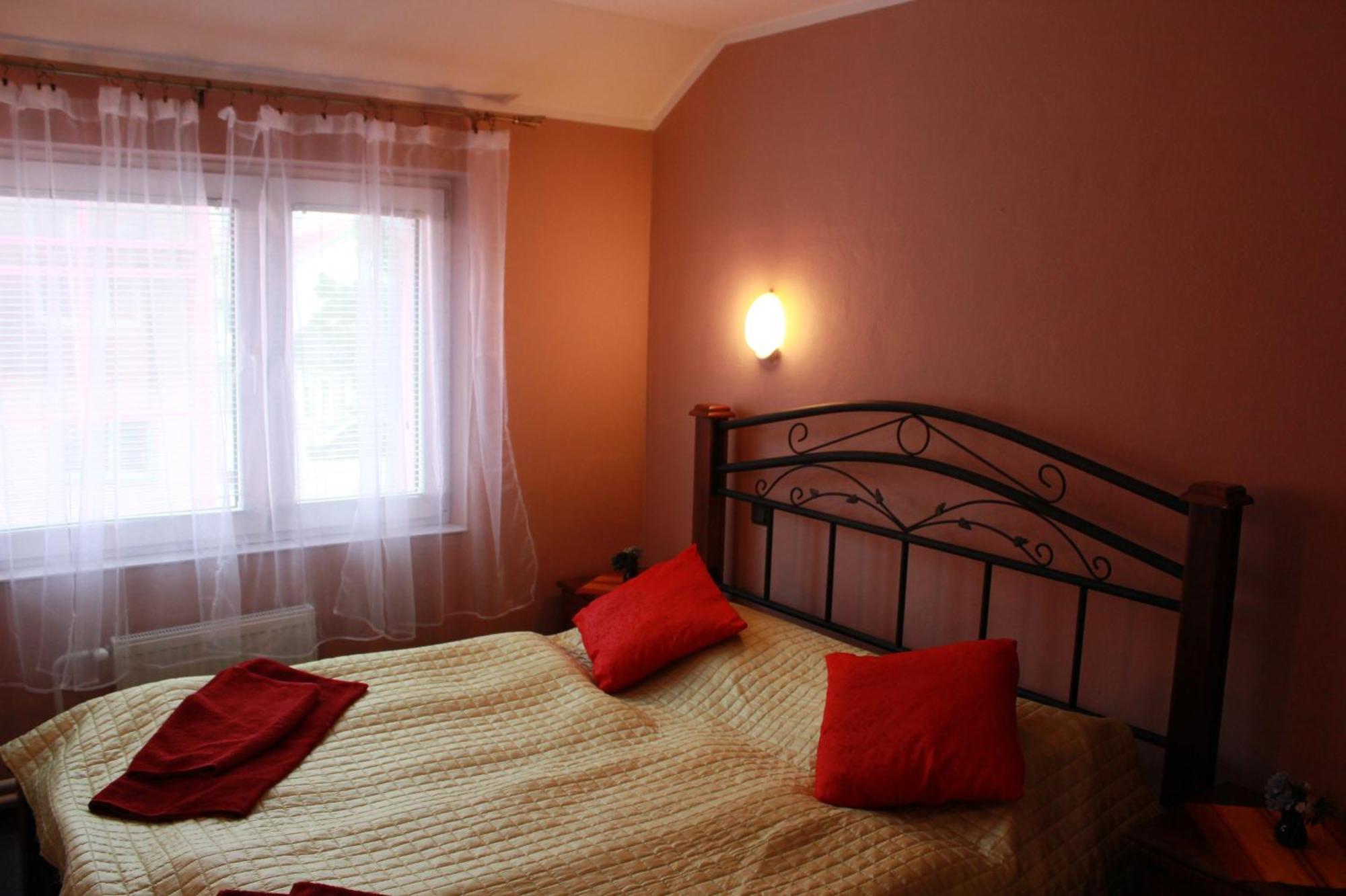 Garni Hotel Anne-Mary Piest'any Exterior photo