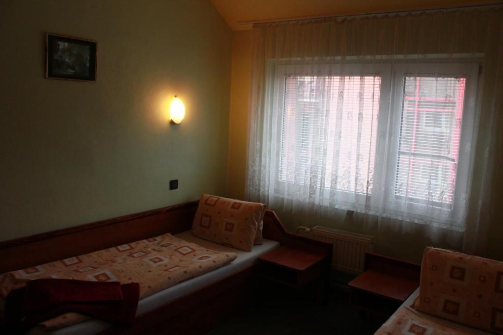 Garni Hotel Anne-Mary Piest'any Exterior photo