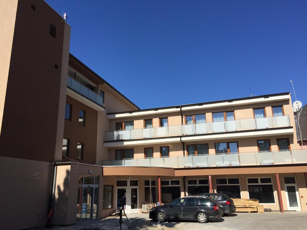 Garni Hotel Anne-Mary Piest'any Exterior photo