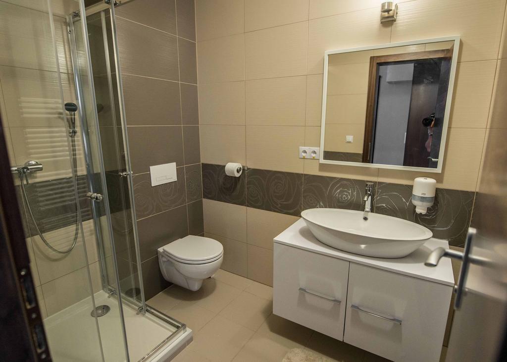 Garni Hotel Anne-Mary Piest'any Exterior photo
